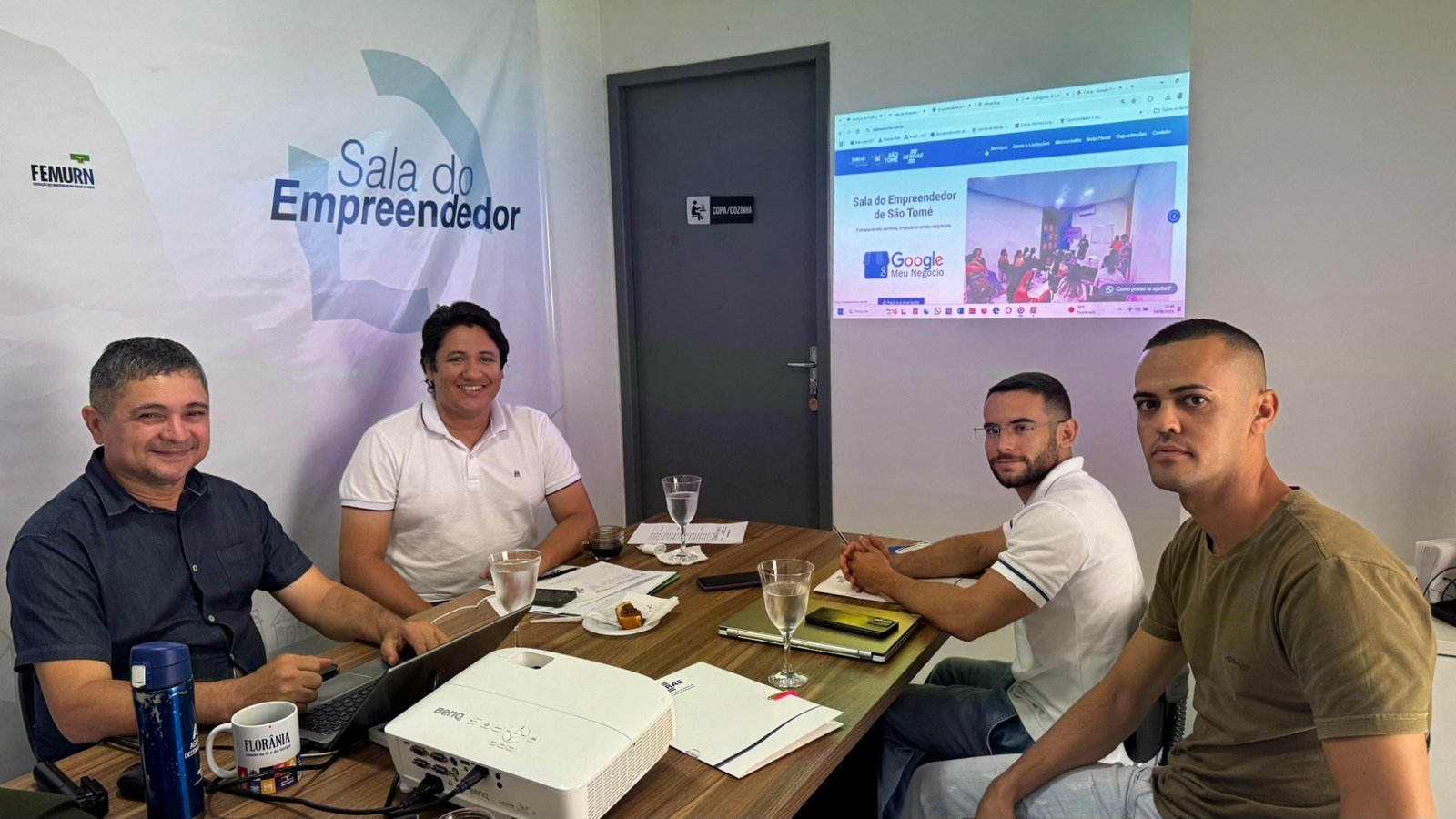 Registro de equipe em atividade de fortalecimento